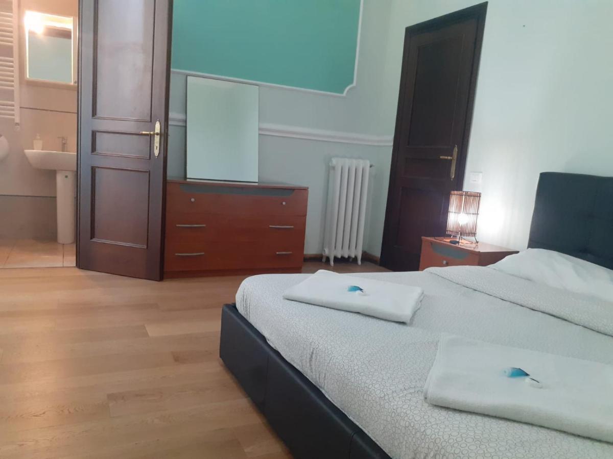 Хостел R.T. House'S Рим Екстер'єр фото